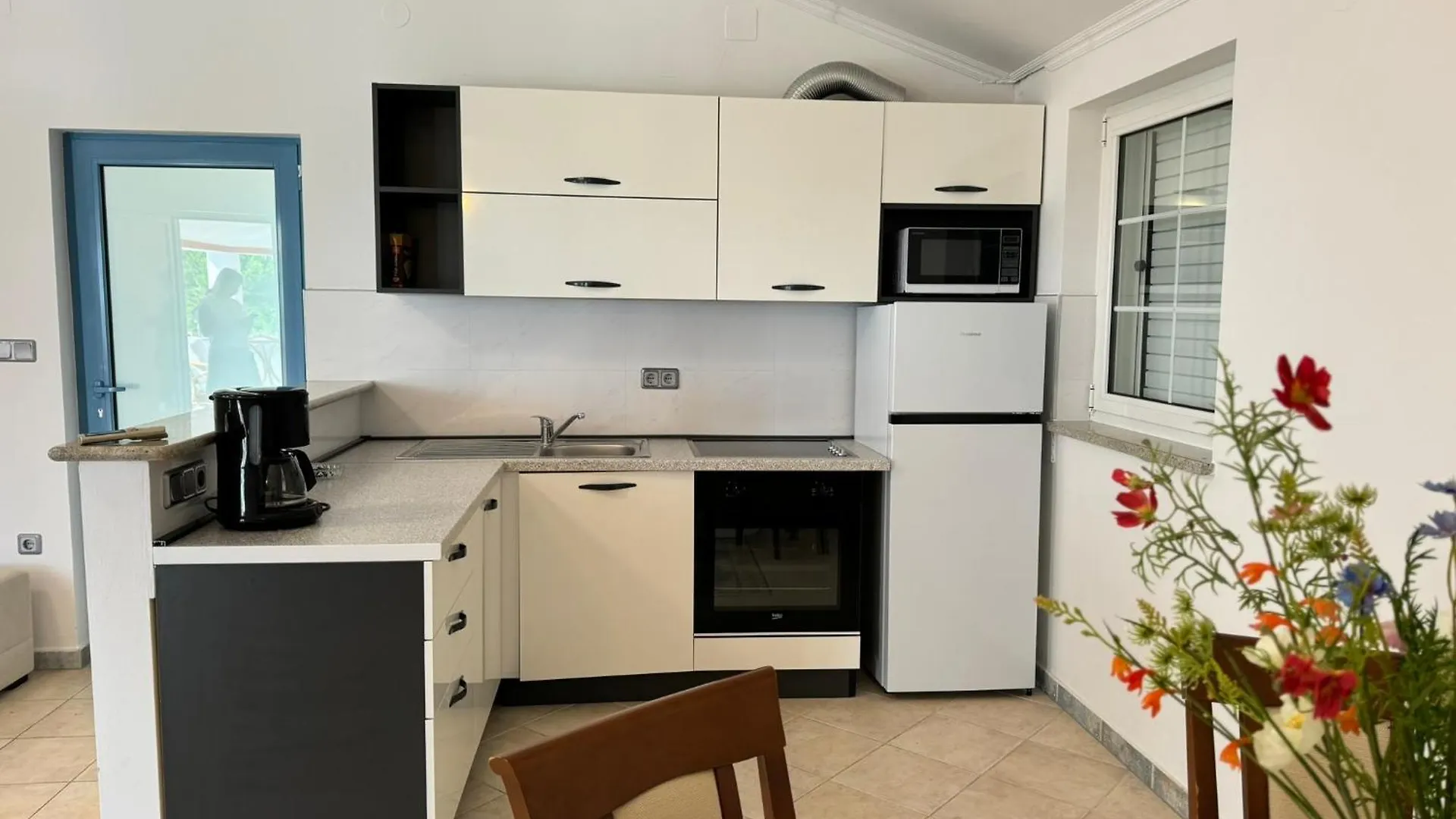 Al Mar Apartments Nin