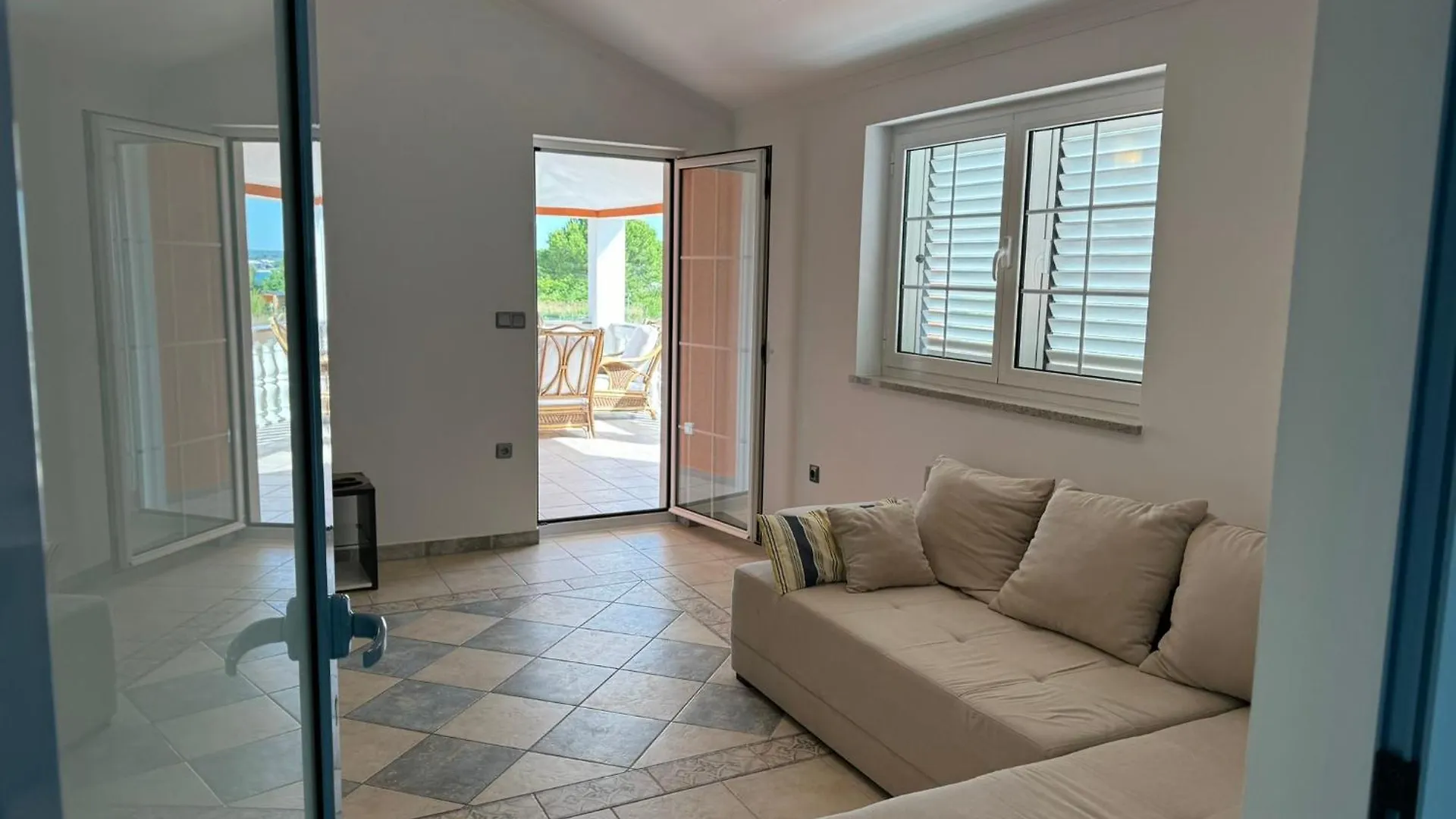 Al Mar Apartments Nin
