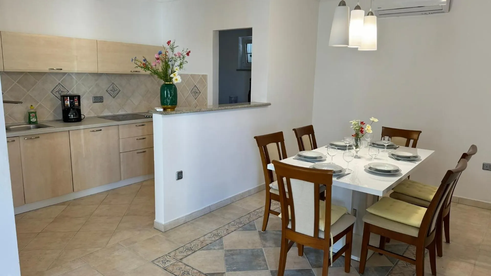 Al Mar Apartments Nin