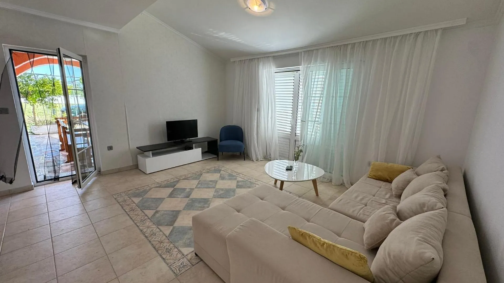 Al Mar Apartments Nin 0*,