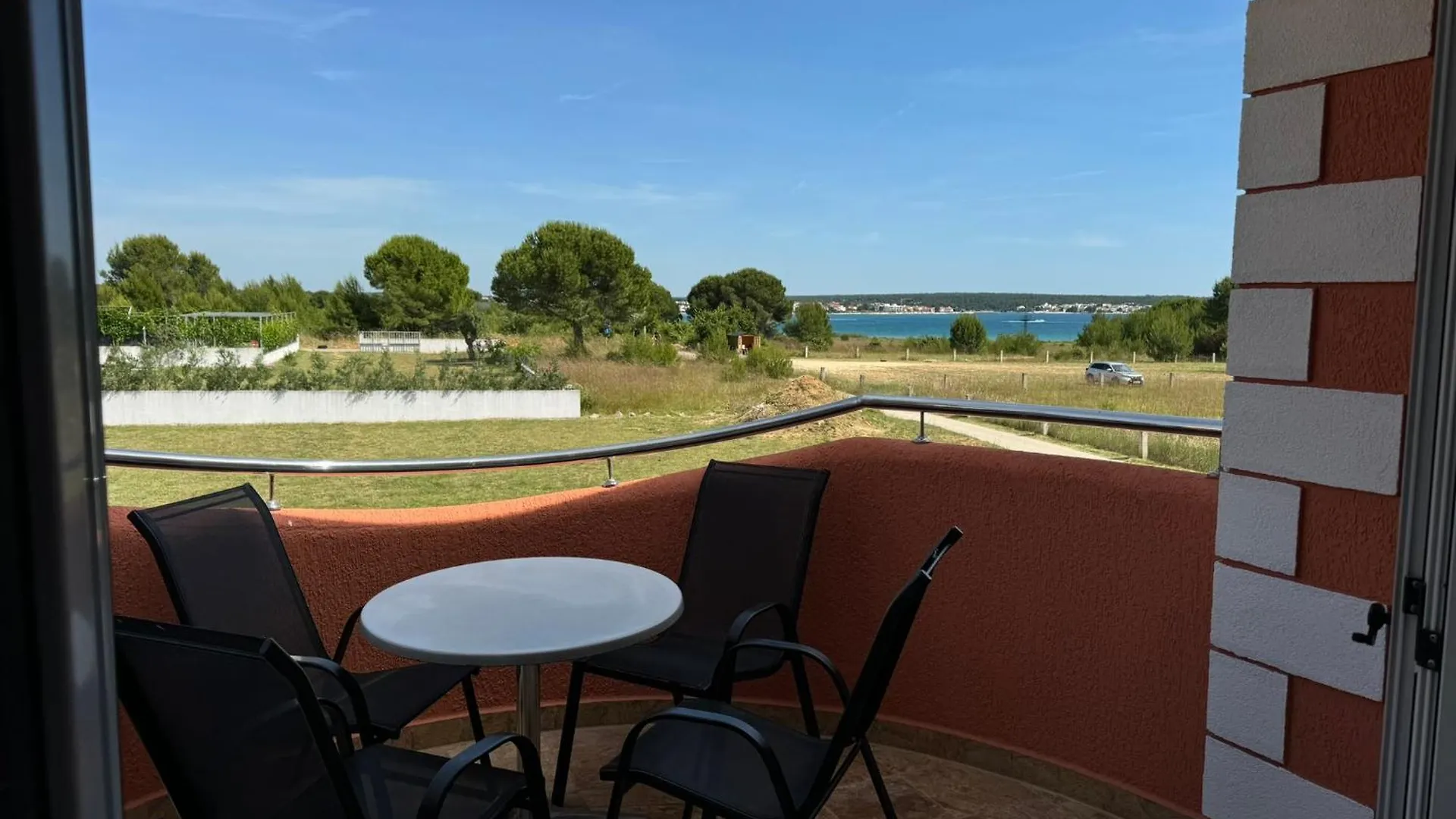 Al Mar Apartments Nin