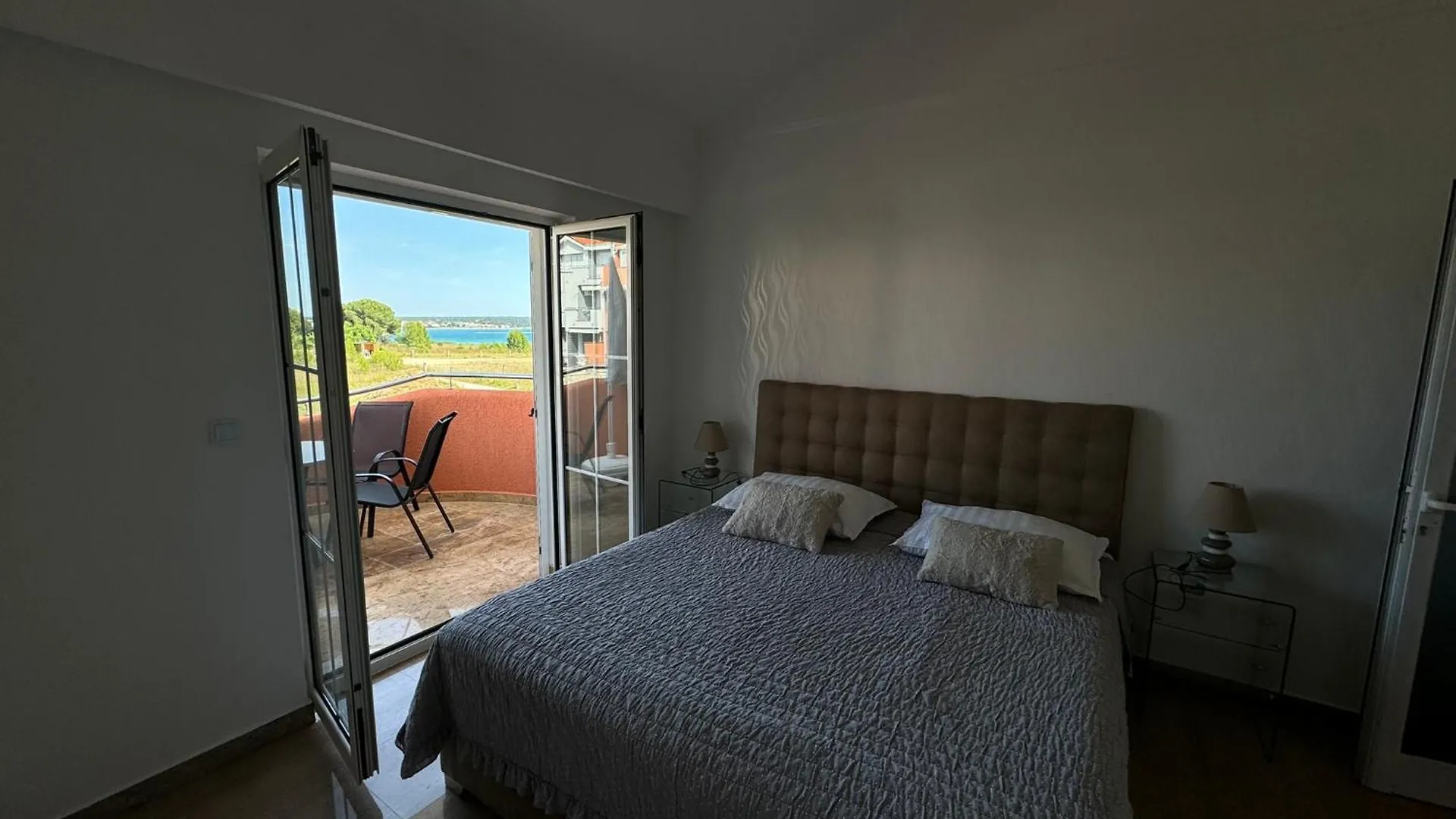 Al Mar Apartments Nin