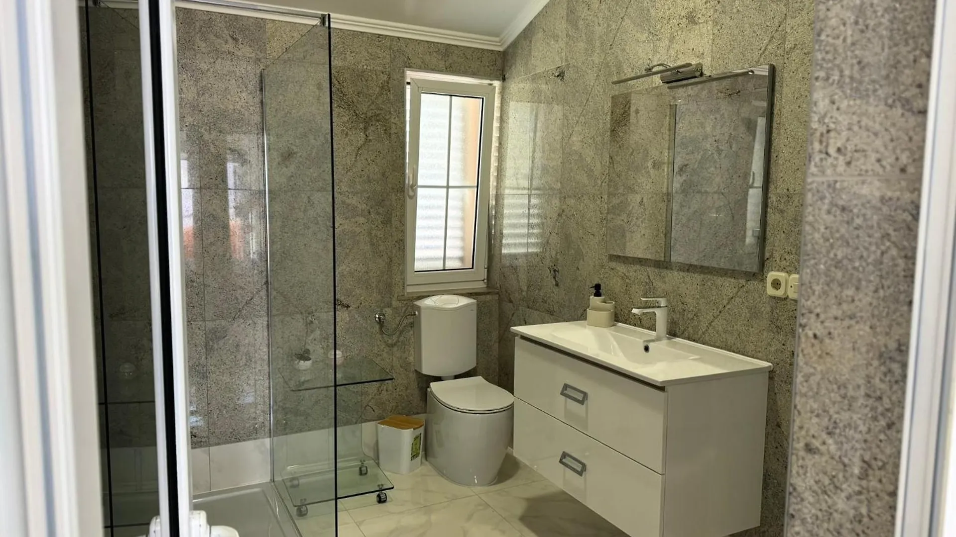 Al Mar Apartments Nin