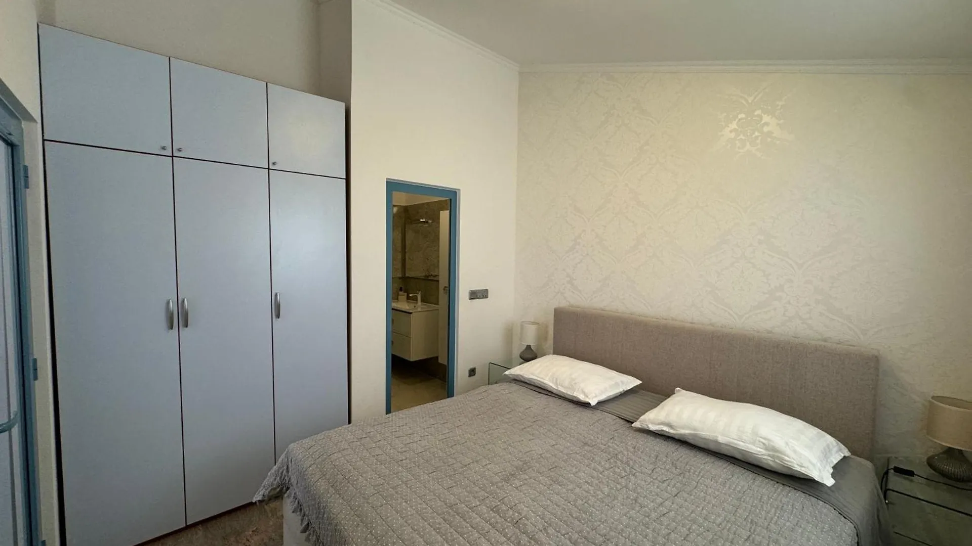Al Mar Apartments Nin 0*,